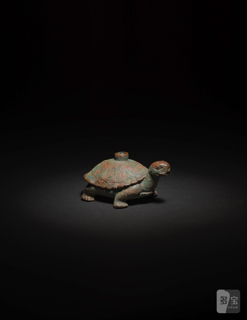 六朝 銅龜形硯滴 及 明 鎏金銅鳳首水滴 | DEUX PETITS COMPTE-GOUTTES EN BRONZE ET BRONZE DORÉ - 图7